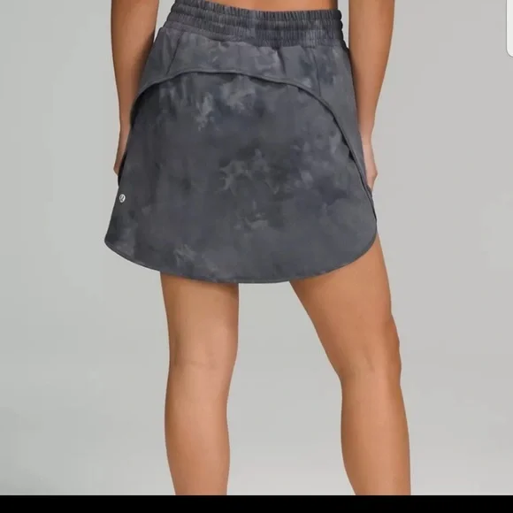 Lululemon Brand New w/Tags, Lulu Hotty Hot HR Shirt with Built In Shorts! - Picture 4 of 10